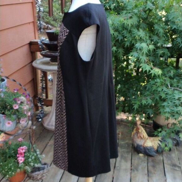 Connected Woman Colorblock Dress - Picture 4 of 9